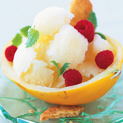 Sorbet på honungsmelon och ingefära med hallon och flarn