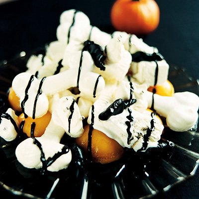 Halloweendessert med maräng och persika