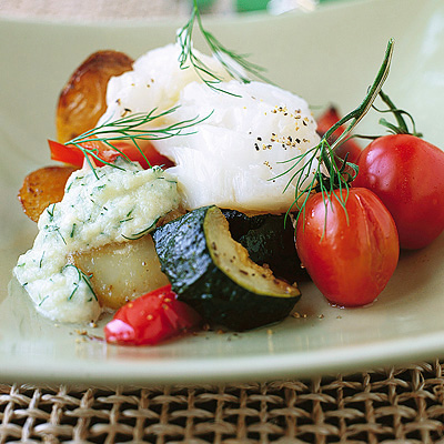 Lutfisk med bakade rotsaker och blomkålssås