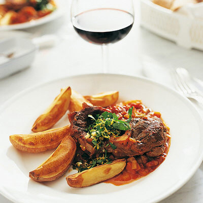 Osso bucco med potatisklyftor och gremolata