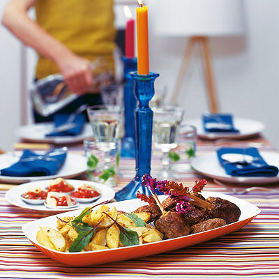 Kebabklubbor med potatisklyftor och tomatsalsa
