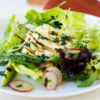 Halloumi- och avokadosallad