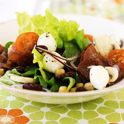Sallad med bönor, mozzarella och bresaola