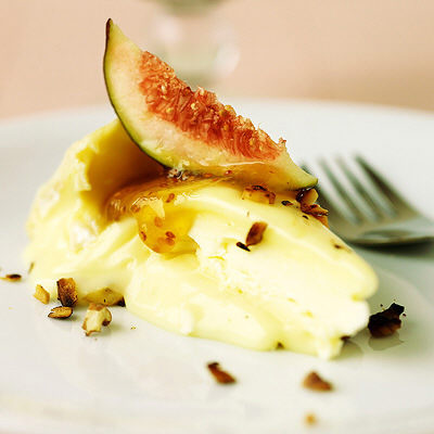 Valnötsbakad camembert med fikonmarmelad