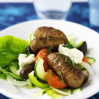 Cevapcici med fårostsallad