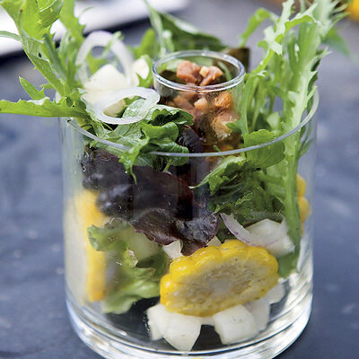 Majs- och melonsallad med bacondressing