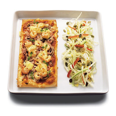 Pizza med vitkålssallad