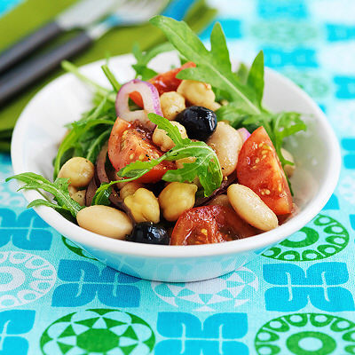 Bönsallad med rucola och rödlök