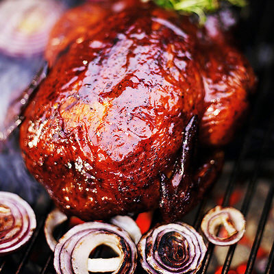 Helgrillad kyckling med rökig smak av äppelträ