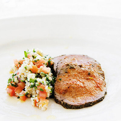 Pastrami med tomat- och kornsallad