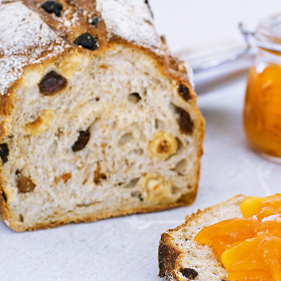 Frukt- och nötbröd