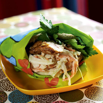Pitabröd fyllt med kyckling och coleslaw