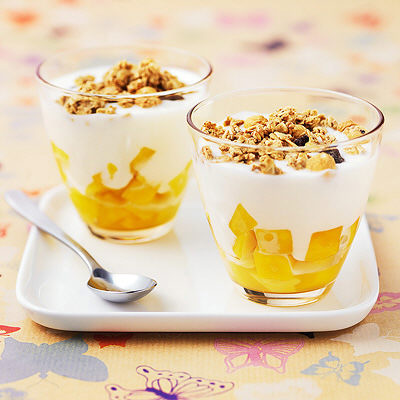 Yoghurt med mango och granola