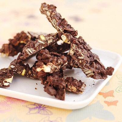 Energibar med choklad, nötter och frukt