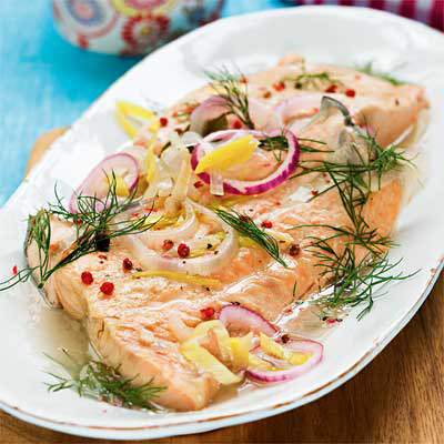 Ättiksinkokt lax med rosépeppar