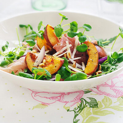 Persikosallad med parmaskinka