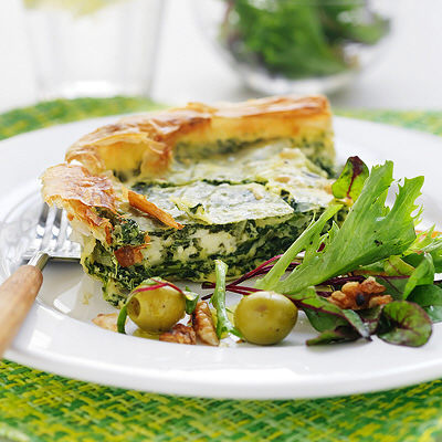 Fetaostpaj med spenat och zucchini