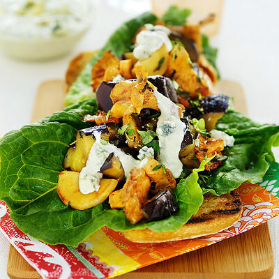 Kantarellmacka med ädelost och senapsdressing