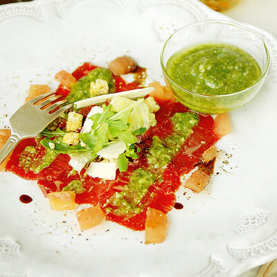 Carpaccio av hjort med persiljepesto