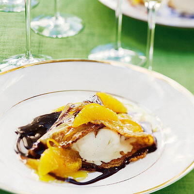 Crêpes med apelsinlikör och chokladsås