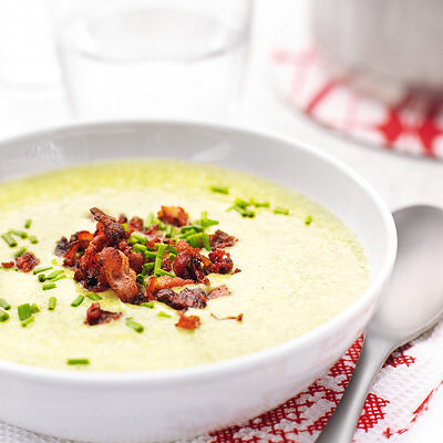 Grönkålssoppa med potatis och bacon