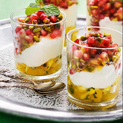 Yoghurtdessert med apelsin och mynta
