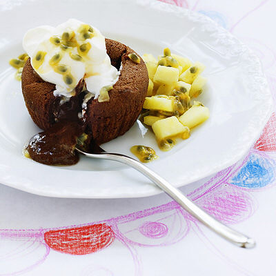 Chokladfondant med ananas och passionsfrukt