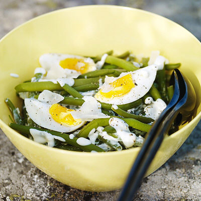 Bönor med krämig dressing och ägg