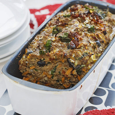 Köttfärslimpa med oliver och soltorkade tomater