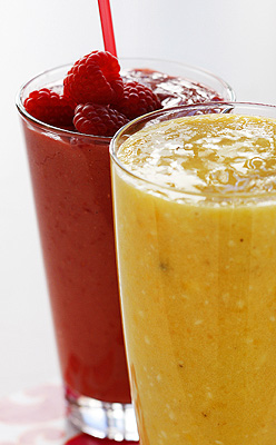 Avokado-, tranbärs- och hallonsmoothie