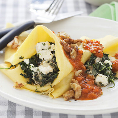 Öppen lasagne med spenat och paprikasås
