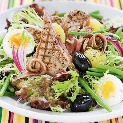 Salade niçoise med grillad tonfisk
