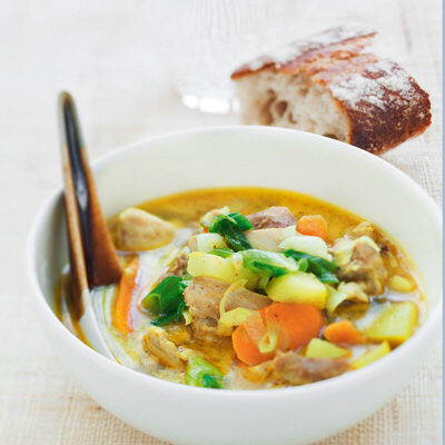 Kycklingcurrysoppa med äpple