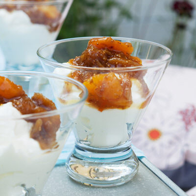 Fikon- och aprikoskompott med yoghurt
