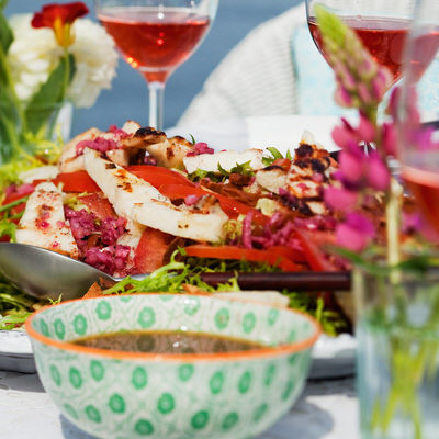 Fattoushsallad med halloumi