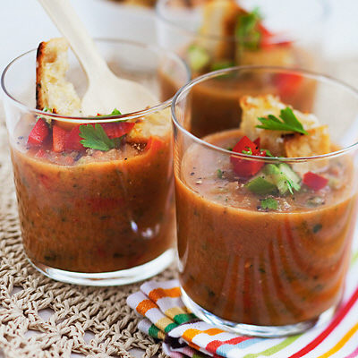 Gazpacho med brödkrutonger