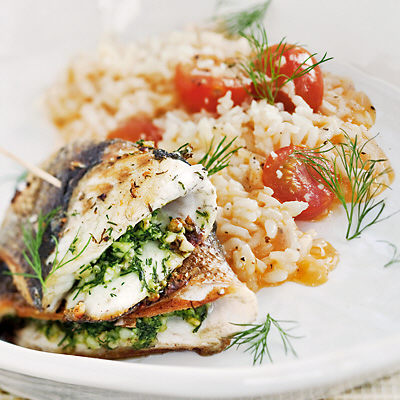 Stekt sea bassfilé med röd risotto