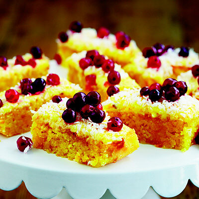 Apelsinrutor med kokos och tranbär