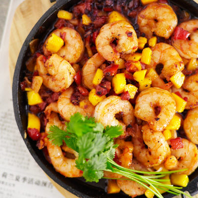 Räkor i vitlök, chili och mango