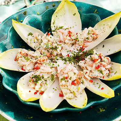 Asiatisk skaldjursröra på endivesallad