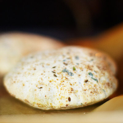 Pitabröd med örtsmak