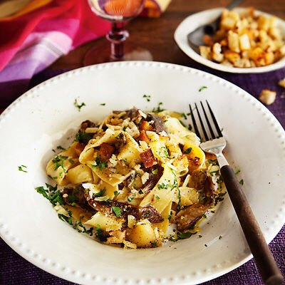 Karljohan-pappardelle med Västerbottensost och knapriga brödsmulor