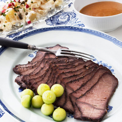 Långgrillad färsk nötbog med senapsbarbecuesås