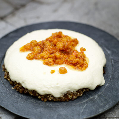 Camemberttårta med hjortronmylta