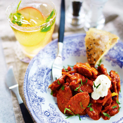 Korvslantar i het tomatsås