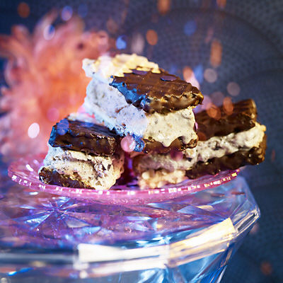 Jordnötsglass med chokladdoppade rån