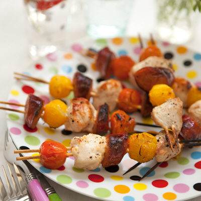 Grillspett med kyckling och kryddig korv