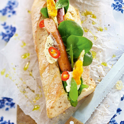 Baguette med kabanoss, ägg och chilimajonäs