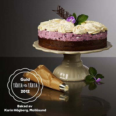 Chokladmoussetårta med svartvinbär