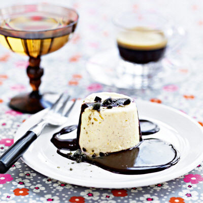 Citronbavaroise med choklad- och lakritssås